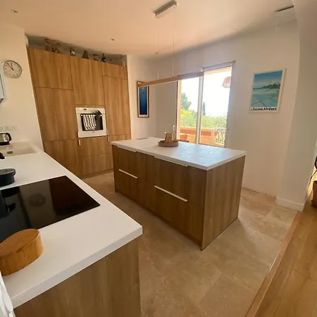 De Classe 3 Etoiles De 90m2, Terrasse Vue Mer, Plages A 5min Carqueiranne